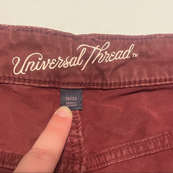 Universal Thread Red Maroon Shorts Size 16 Great Condition - Picture 2 of 3
